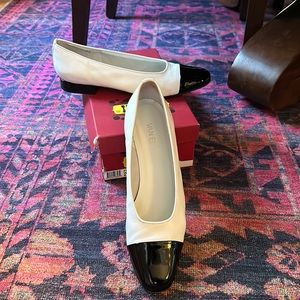 Van Eli White Leather Flats W/ Black Patent Leather W/ Box Size 9.5 Slim